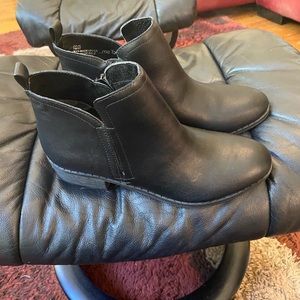 Black bootie for women
